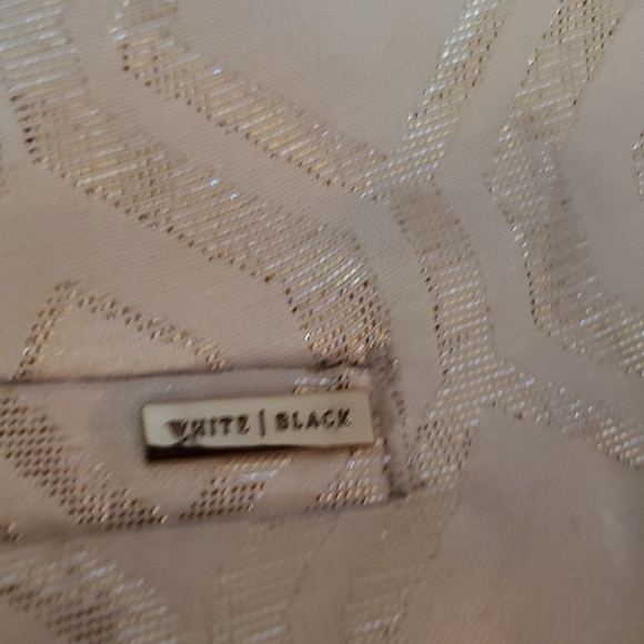 White House Black Market Geometric White Shorts - Picture 4 of 7